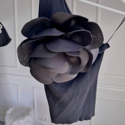Top Black Roses Luxe